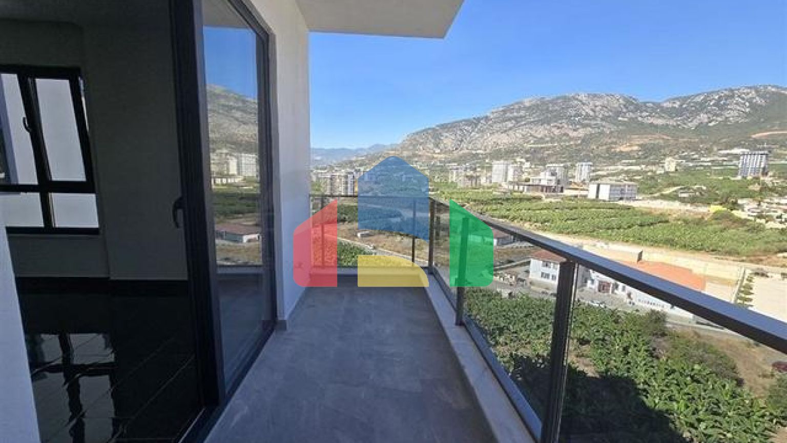 Квартира 1+1 с видом на море и богатой инфраструктурой в Махмутларе