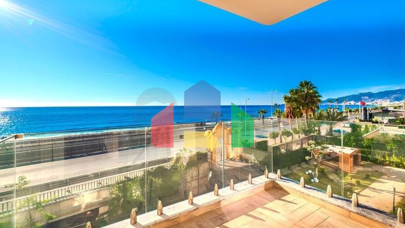 Стильная меблированная квартира с богатой инфраструктурой рядом с морем