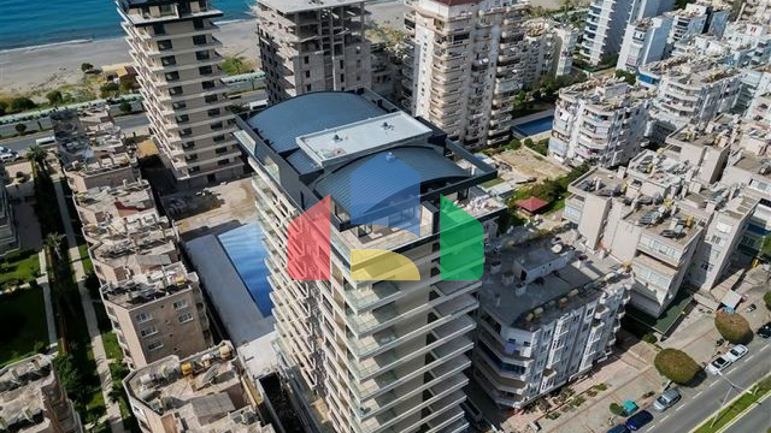 Квартира с современным дизайном рядом с морем в Махмутларе