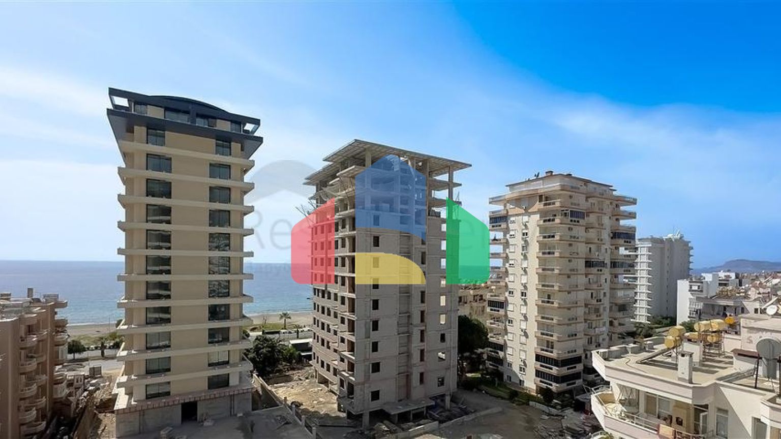 Квартира с современным дизайном рядом с морем в Махмутларе