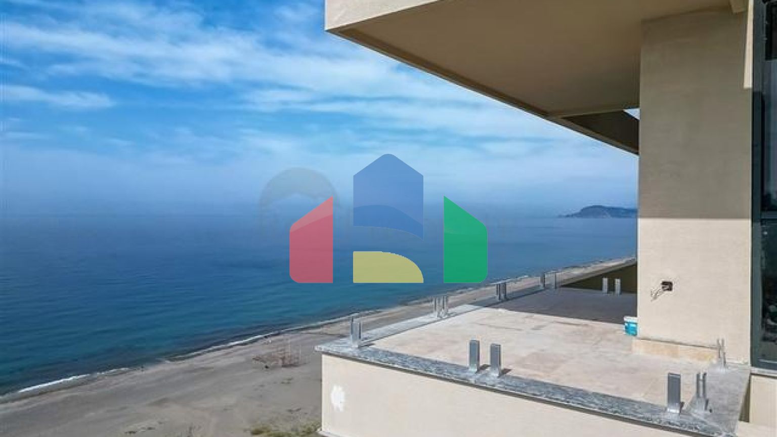 Квартира с современным дизайном рядом с морем в Махмутларе