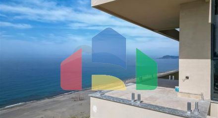 Квартира с современным дизайном рядом с морем в Махмутларе