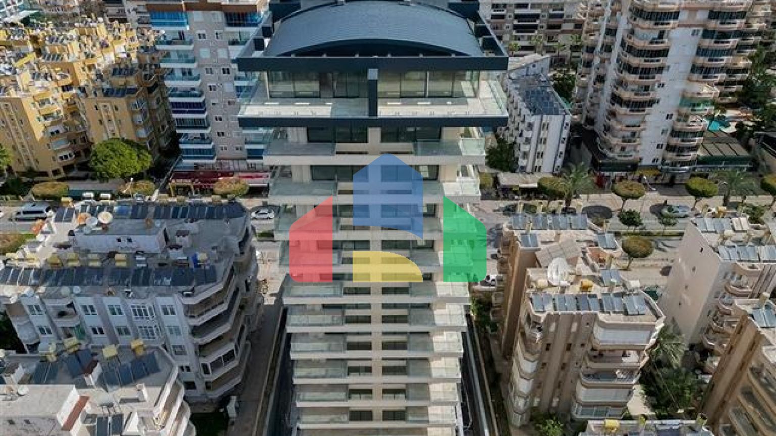 Квартира с современным дизайном рядом с морем в Махмутларе