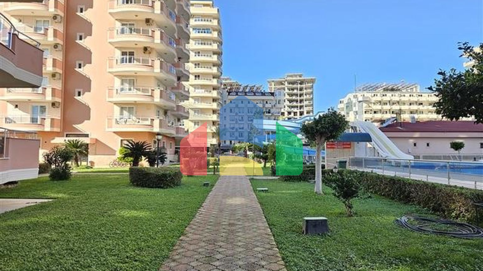 Просторная квартира 2+1 в районе Махмутлар на первой линии