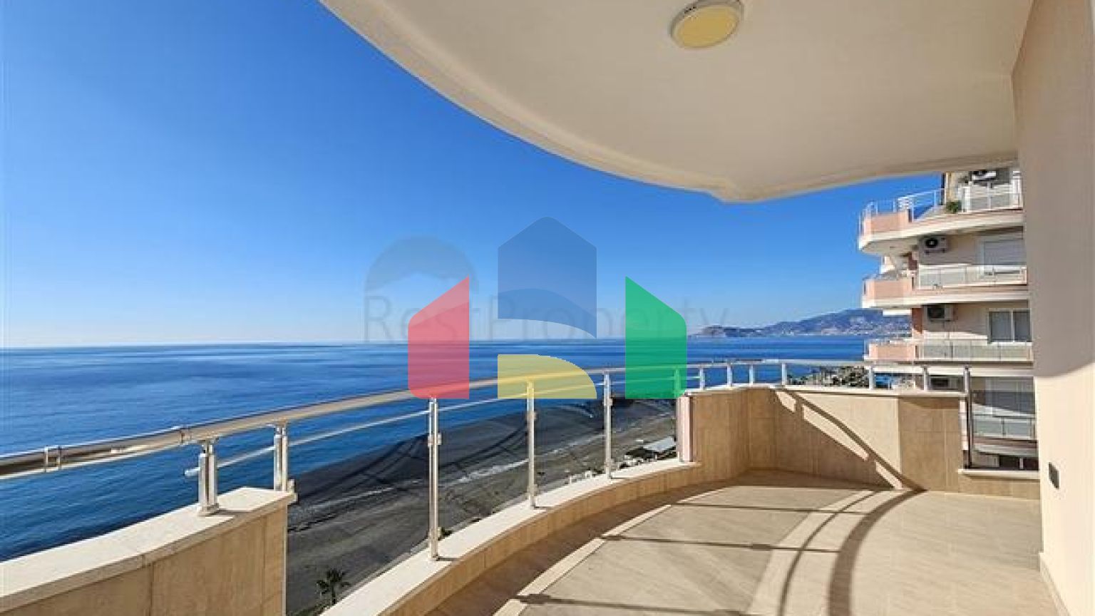 Просторная квартира 2+1 в районе Махмутлар на первой линии