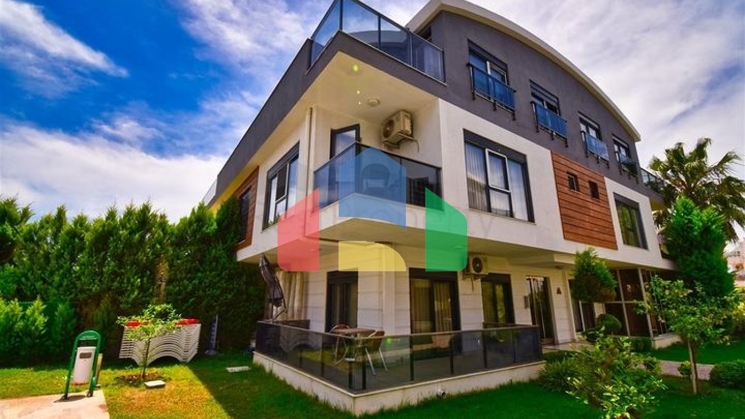 Квартира планування 3 + 1 в мікрорайоні Гюзельоба - Анталія