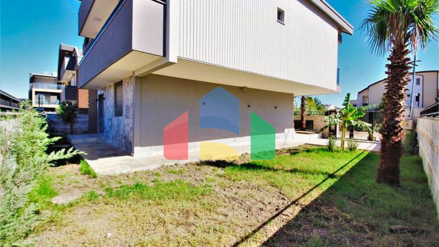 Вилла планировки 6+1 в микрорайоне Гюзельоба - Анталия