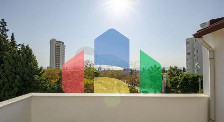 Продажа бизнес центра в районе Лара Анталья