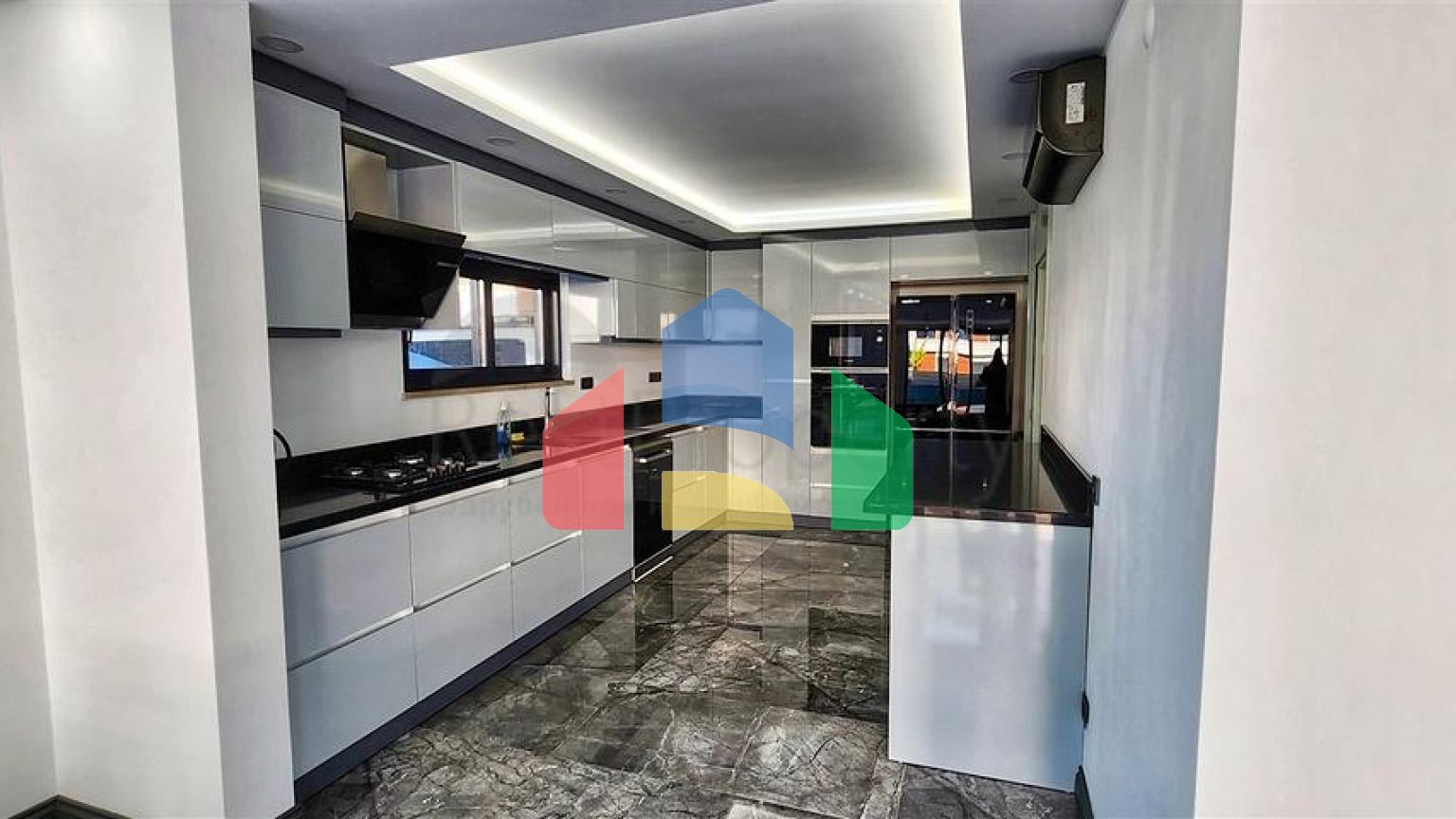 Вилла планировки 5+1 в микрорайоне Гюзельоба - Анталия