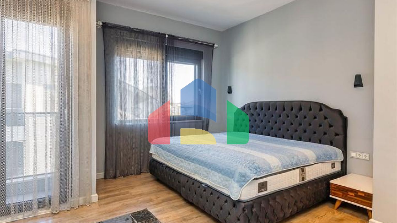 Квартира планування 4 + 1 в мікрорайоні Ерменек - Анталія