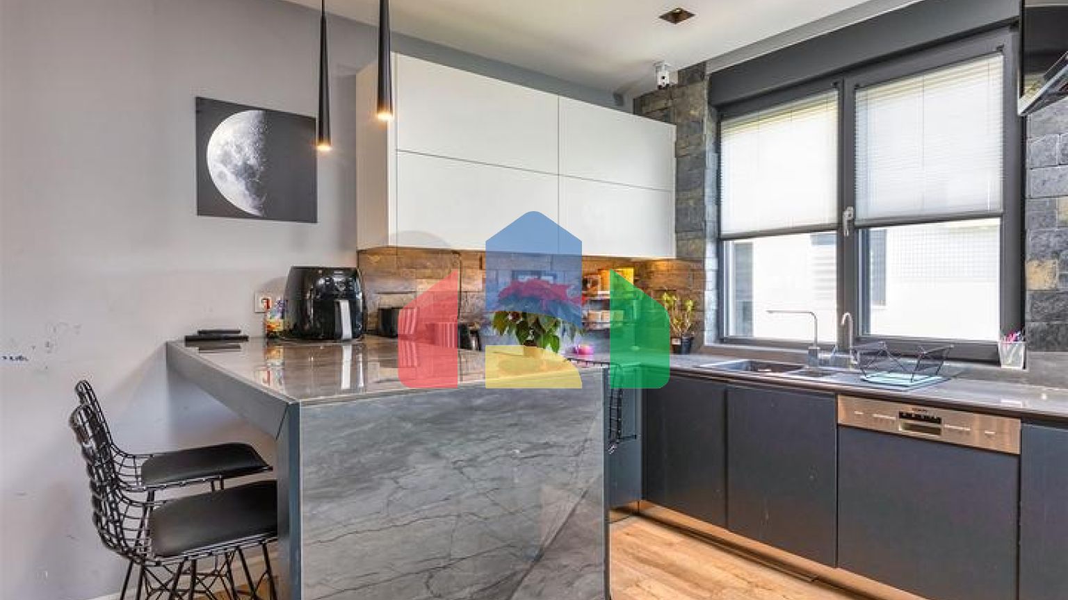 Квартира планування 4 + 1 в мікрорайоні Ерменек - Анталія