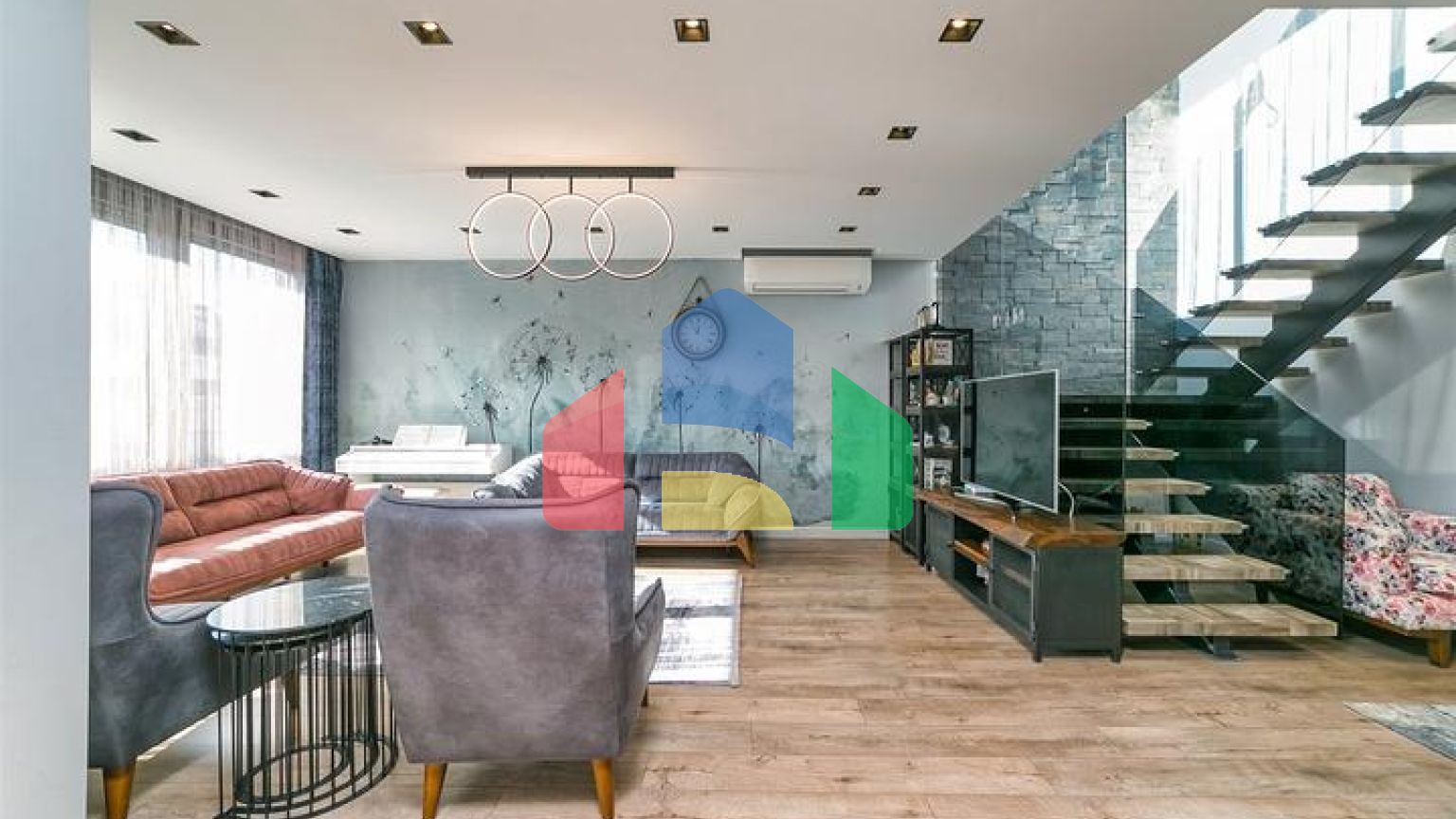 Квартира планування 4 + 1 в мікрорайоні Ерменек - Анталія