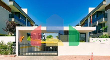 Квартира планування 4 + 1 в мікрорайоні Ерменек - Анталія