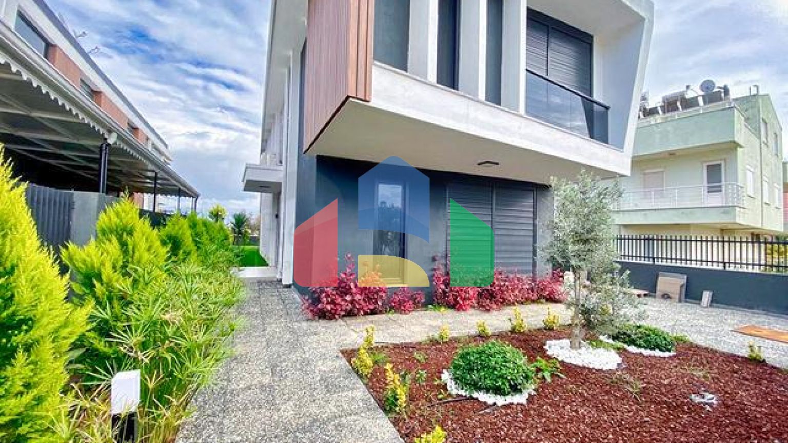 Вилла планировки 5+1 в микрорайоне Эрменек - Анталия