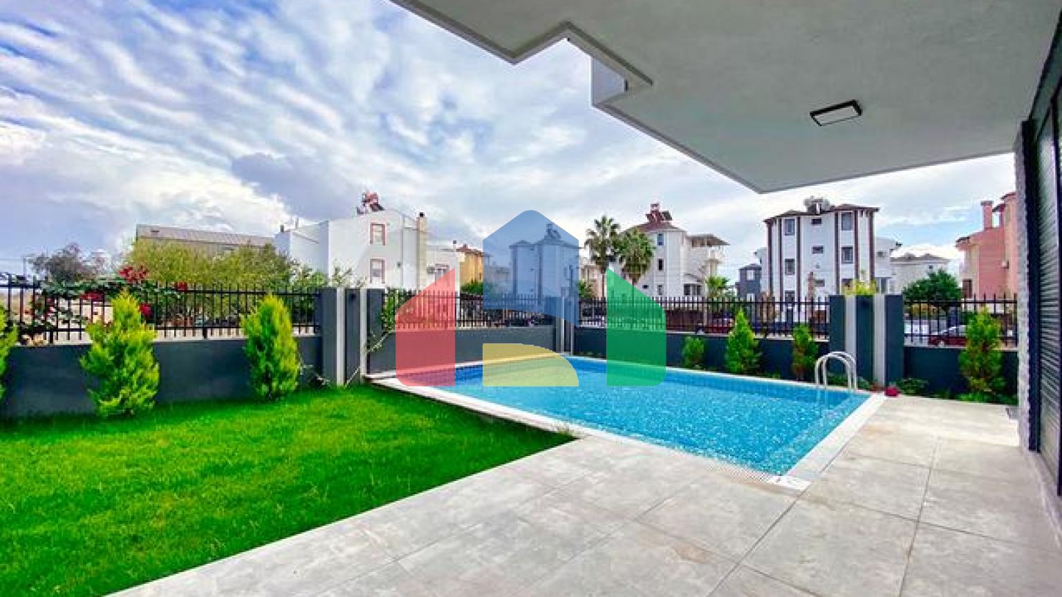 Вилла планировки 5+1 в микрорайоне Эрменек - Анталия