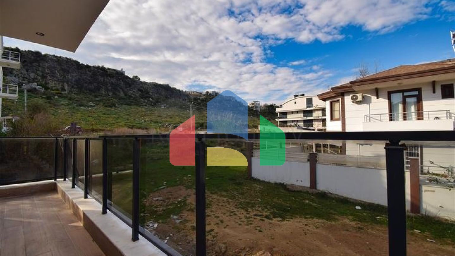 Вилла планировки 4+1 в микрорайоне Эрменек - Анталия