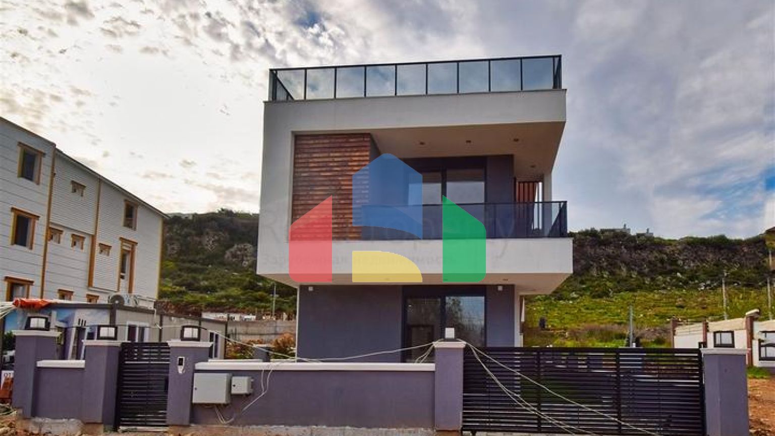 Вилла планировки 4+1 в микрорайоне Эрменек - Анталия