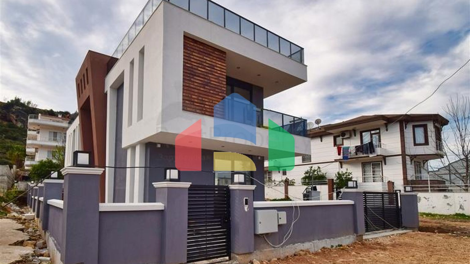 Вилла планировки 4+1 в микрорайоне Эрменек - Анталия