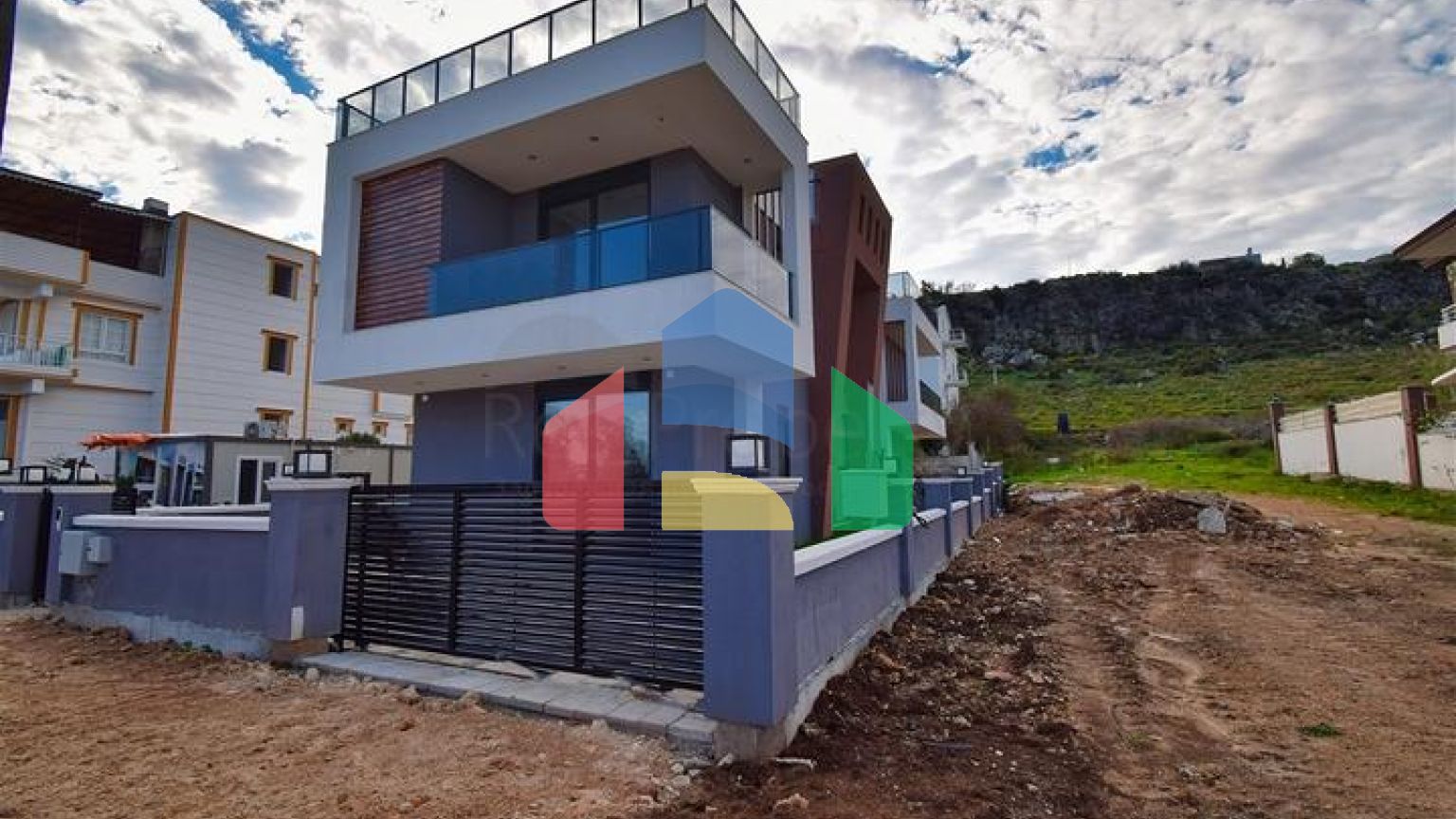 Вилла планировки 4+1 в микрорайоне Эрменек - Анталия