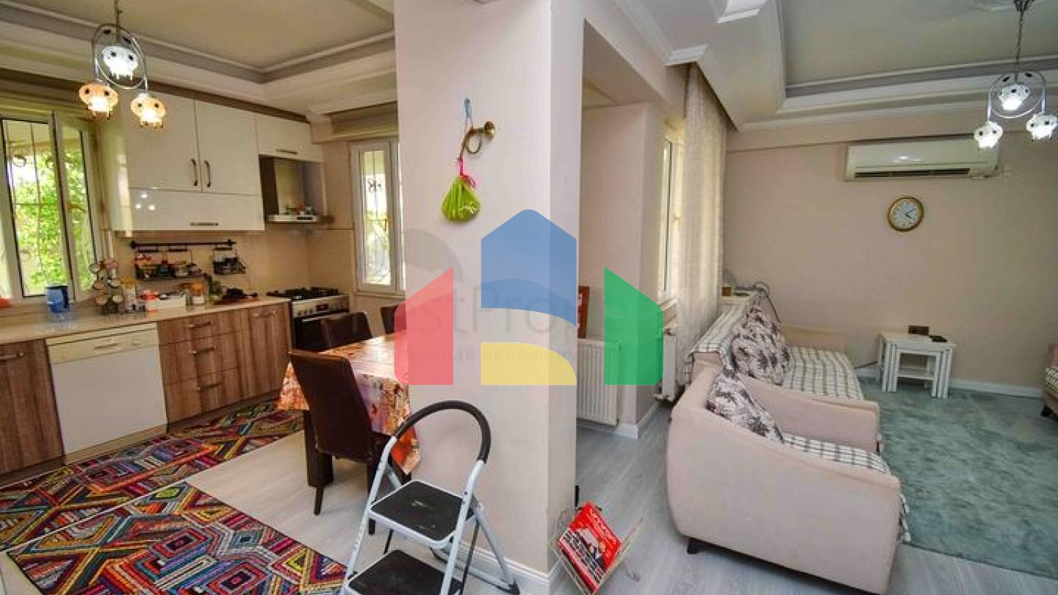 Квартира планування 4 + 1 в мікрорайоні Лара - Анталія