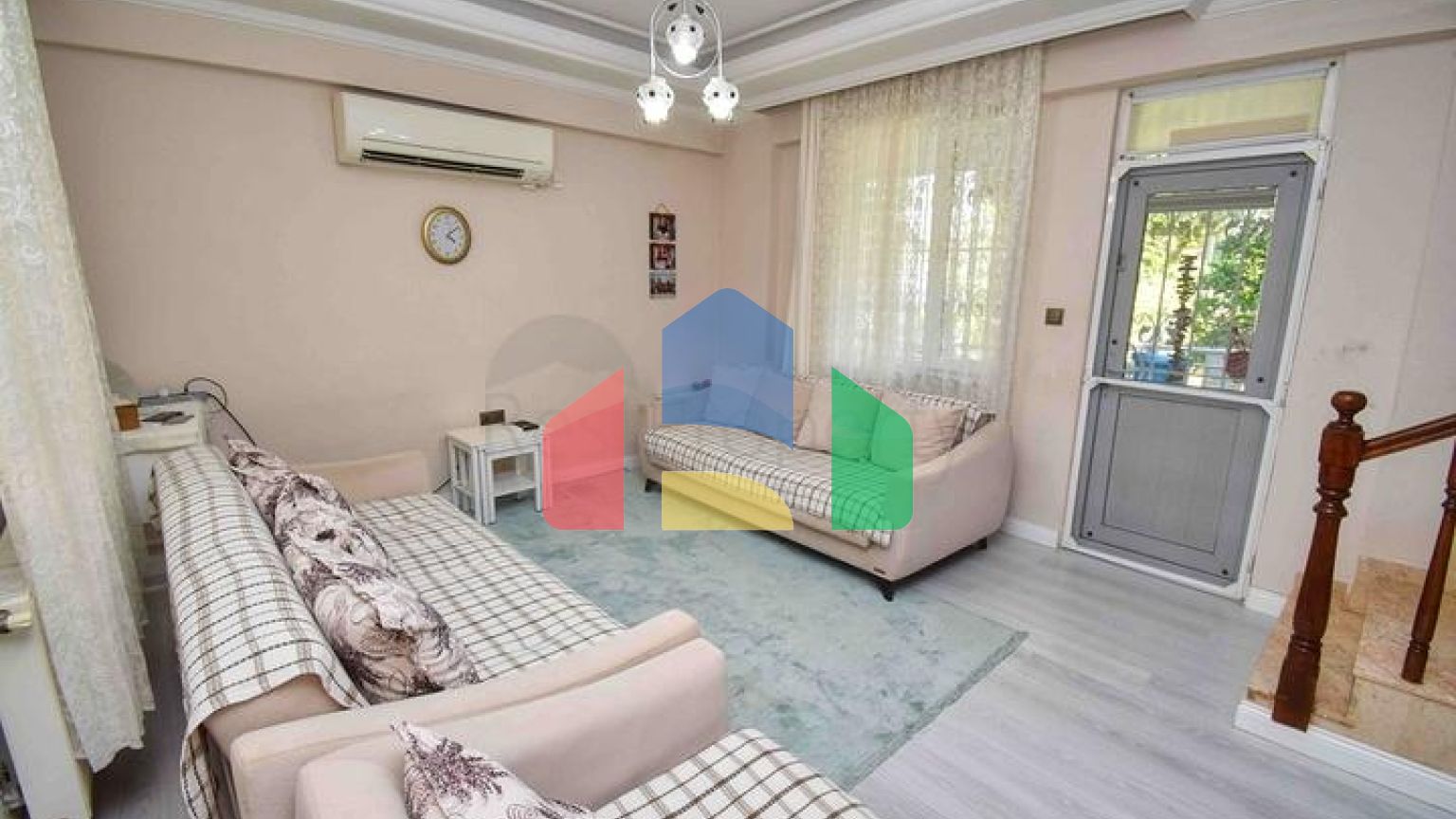 Квартира планування 4 + 1 в мікрорайоні Лара - Анталія