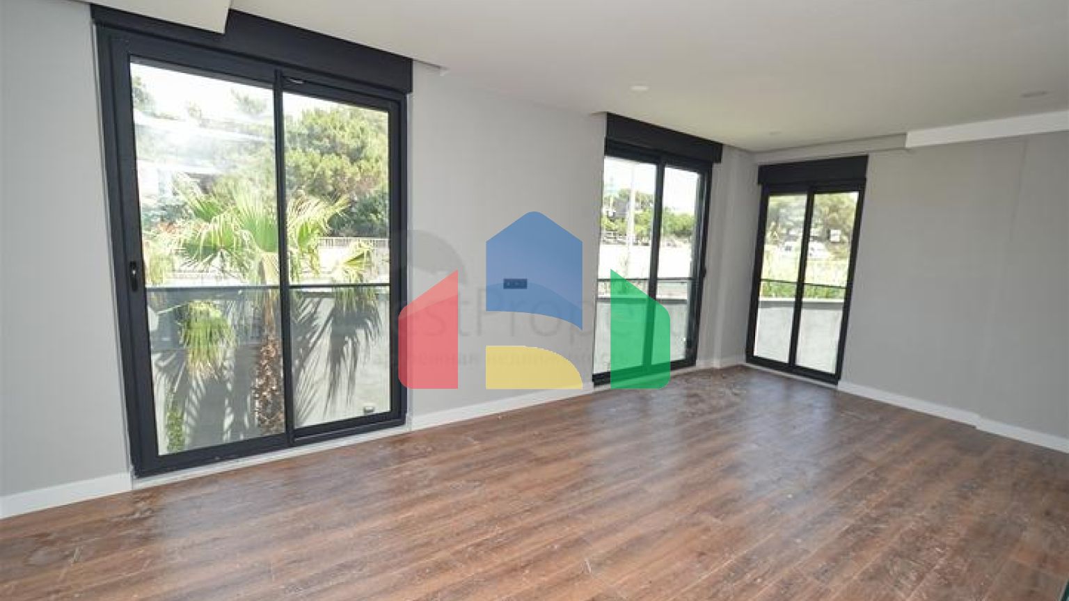 Новий житловий комплекс з багатою інфраструктурою в районі Лара