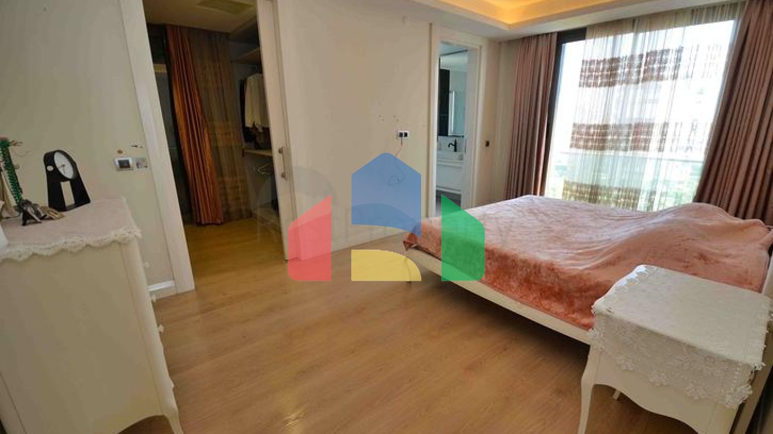 Квартира планування 5 + 1 в мікрорайоні Лара - Анталія