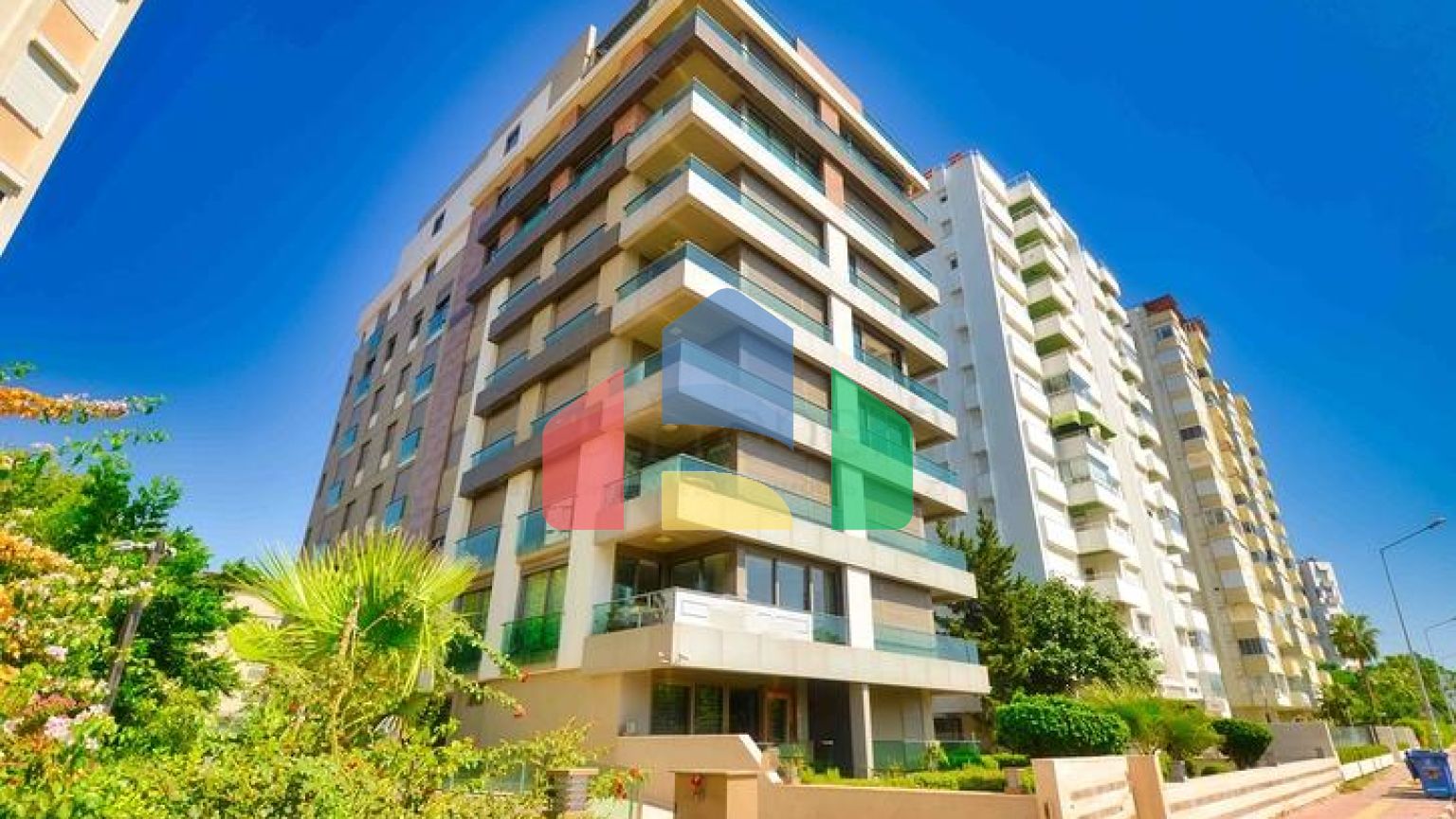 Квартира планування 5 + 1 в мікрорайоні Лара - Анталія