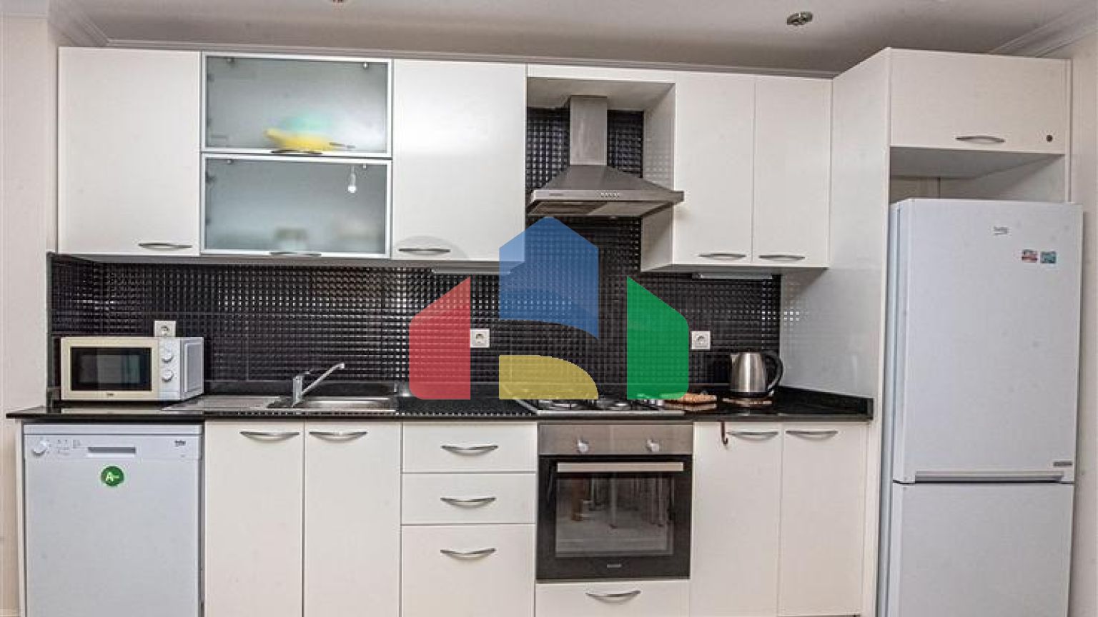 Затишна мебльована квартира з багатою інфраструктурою в мальовничому районі Авсаллар