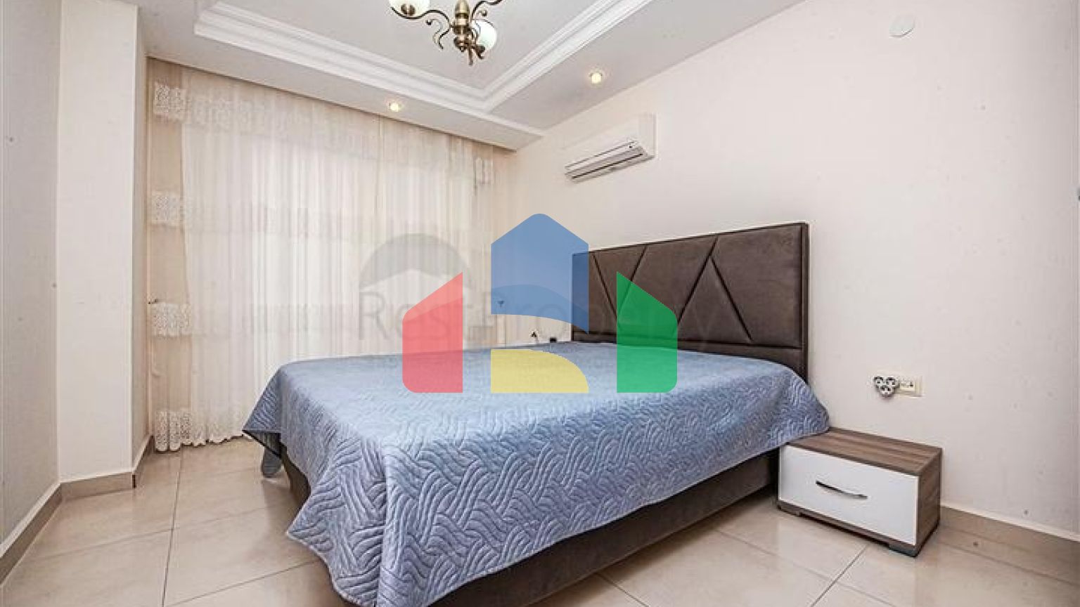 Затишна мебльована квартира з багатою інфраструктурою в мальовничому районі Авсаллар