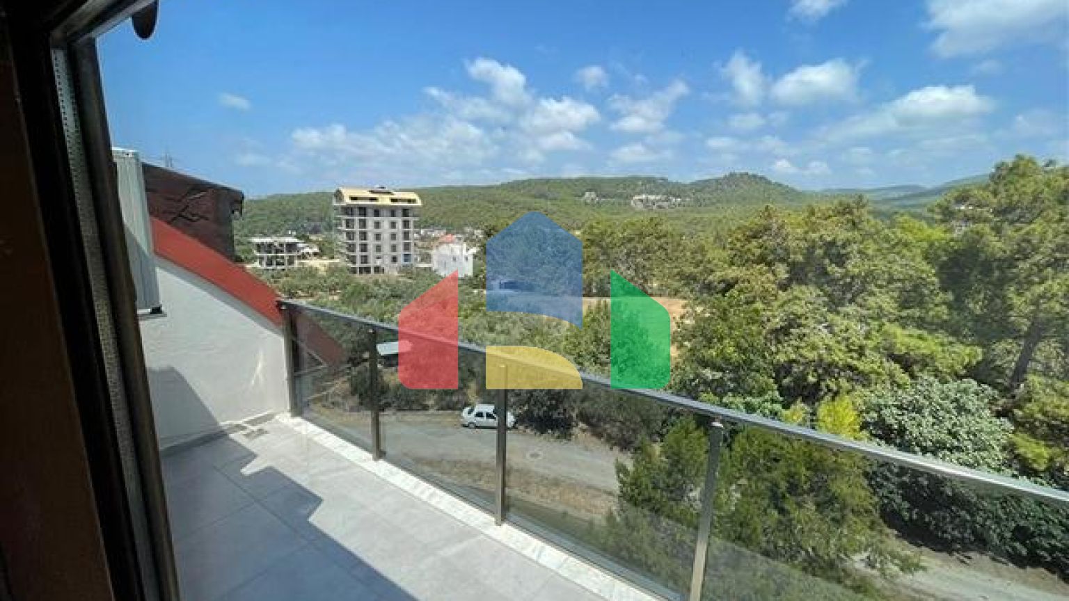 П'ятикімнатний пентхаус в Авсалларі з видом на море