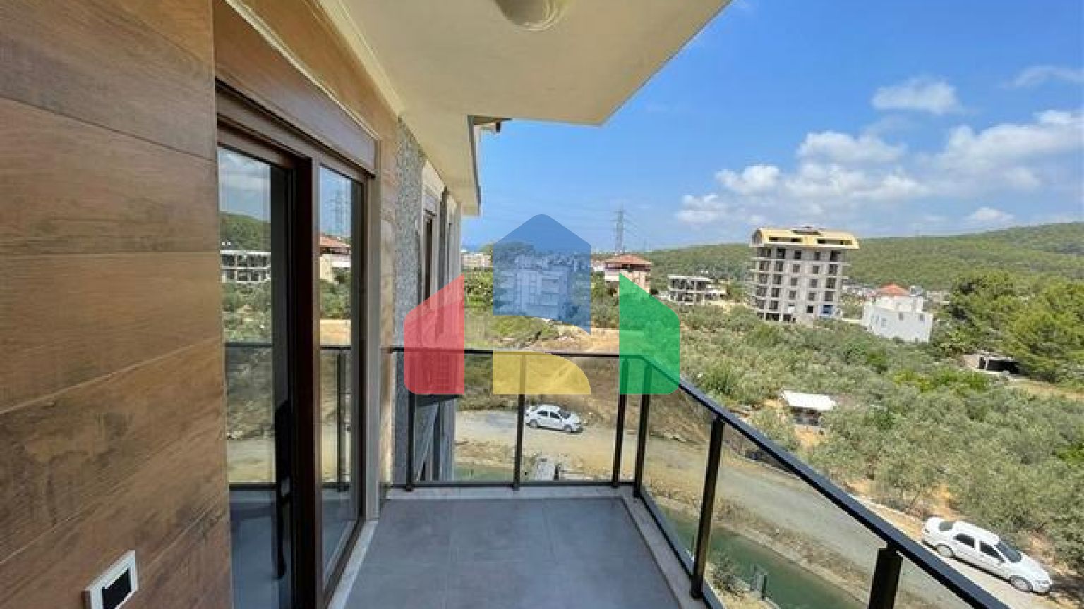 П'ятикімнатний пентхаус в Авсалларі з видом на море