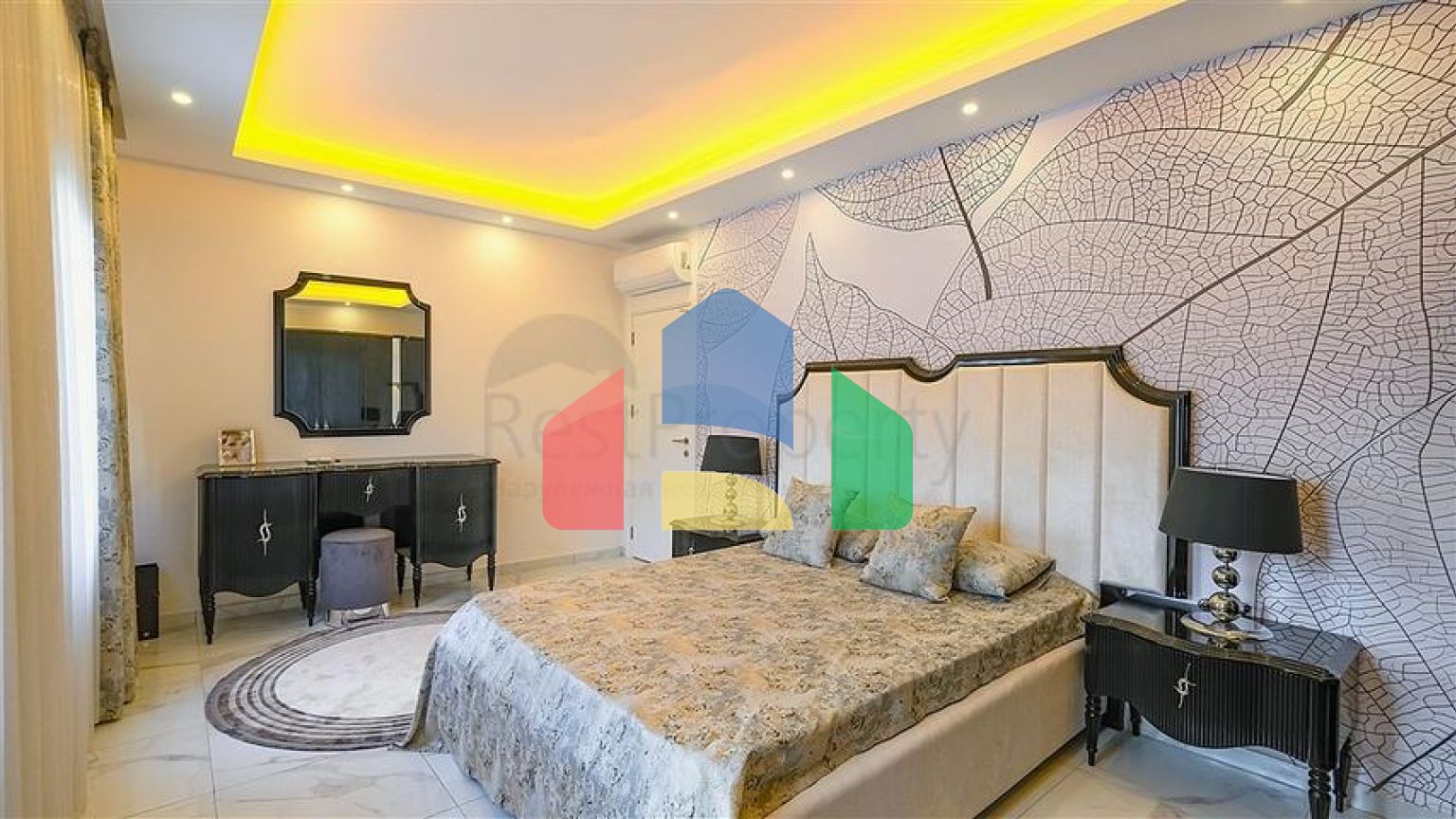 Просторий мебльований дуплекс з терасою і видом на море в сучасному житловому комплексі