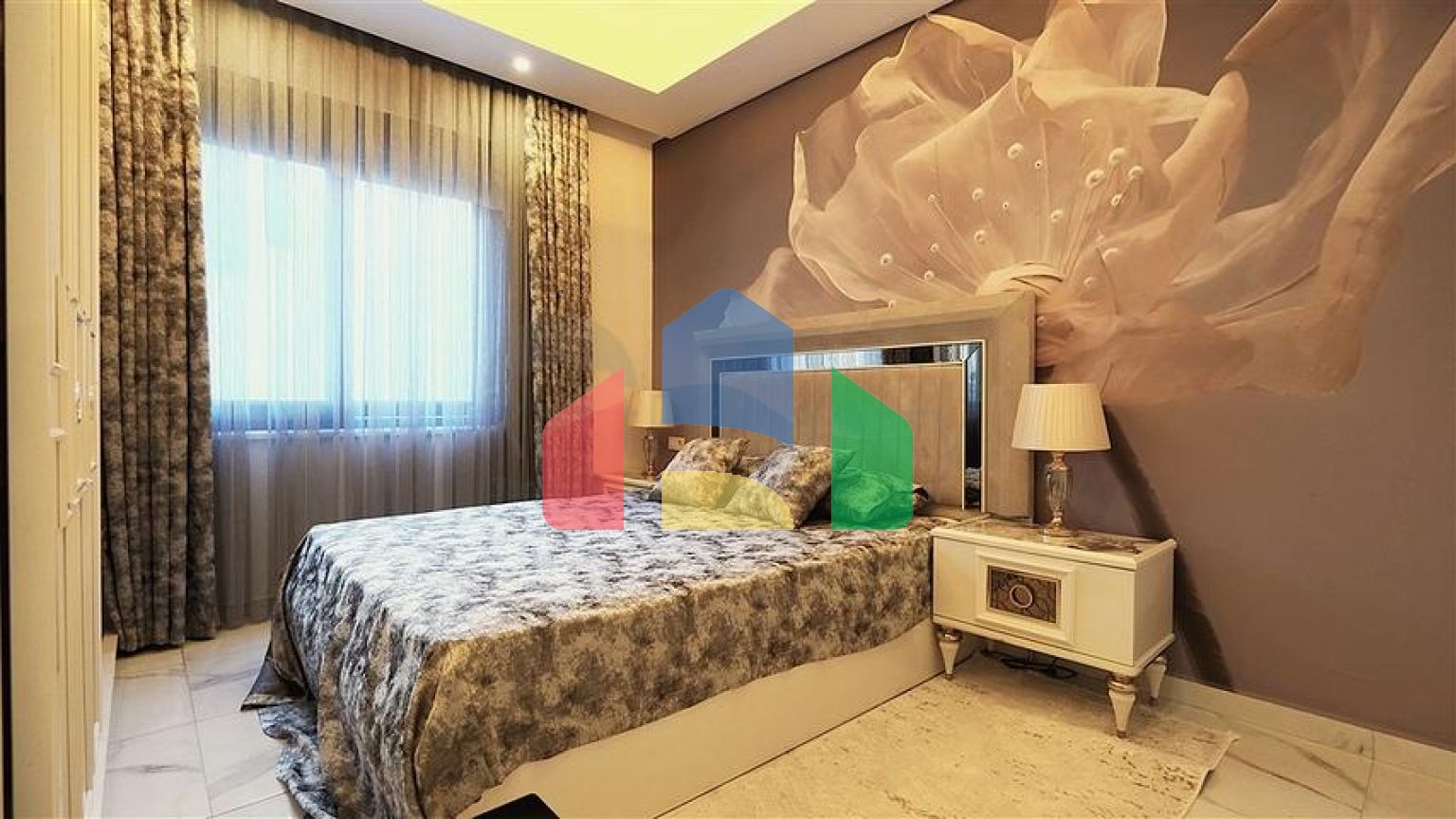 Просторий мебльований дуплекс з терасою і видом на море в сучасному житловому комплексі