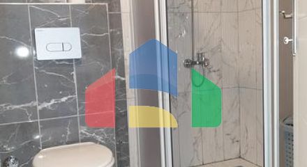 Меблированная двухкомнатная квартира планировки 1+1