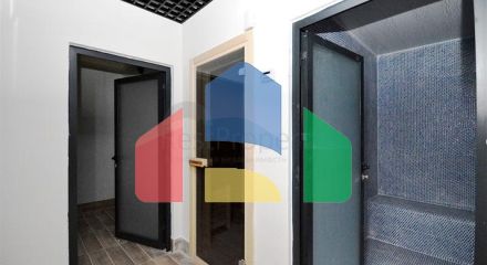 Меблированная двухкомнатная квартира планировки 1+1