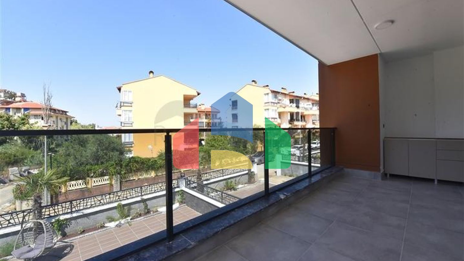 Вілла з басейном в районі Авсаллар