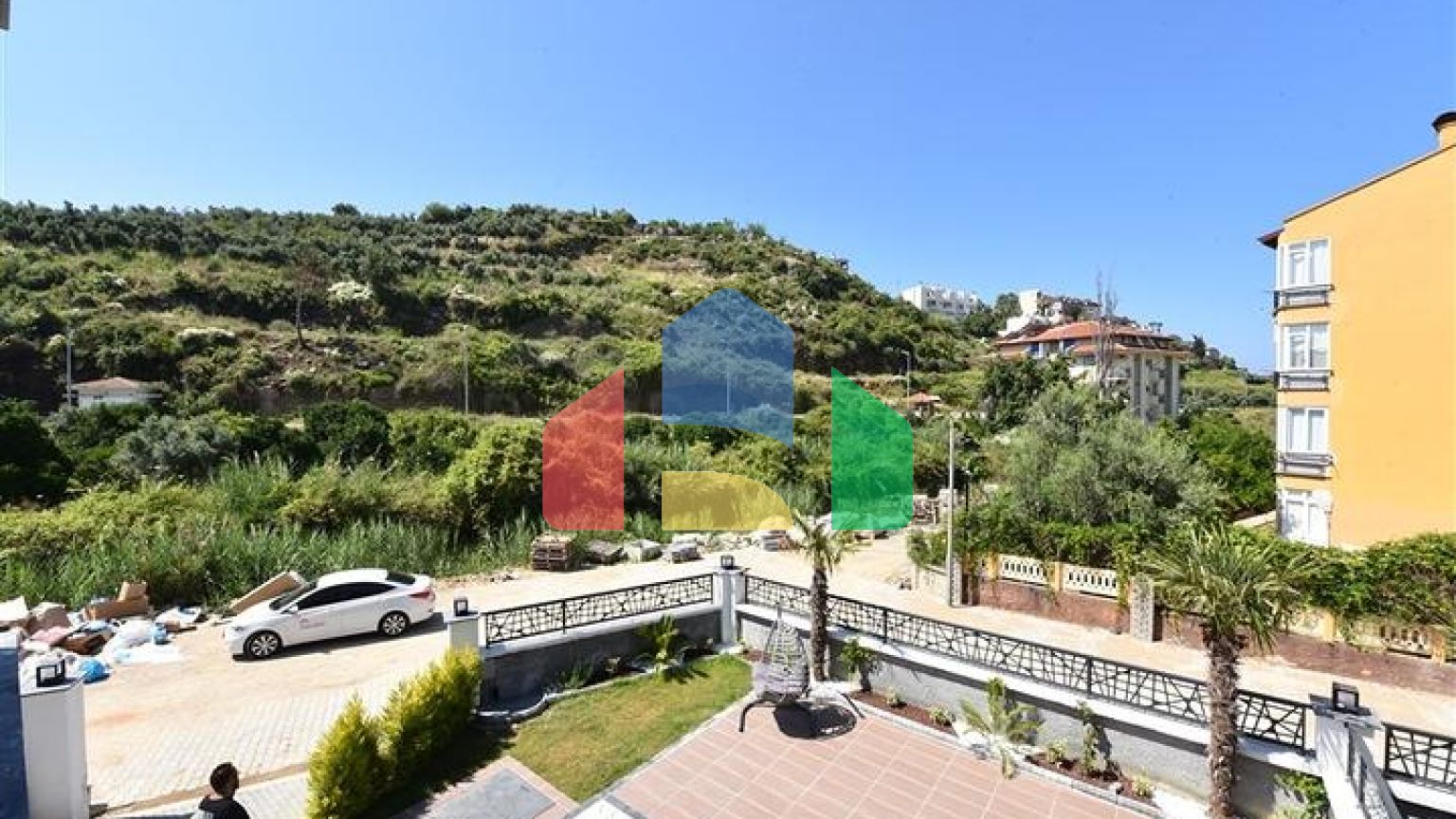 Вілла з басейном в районі Авсаллар