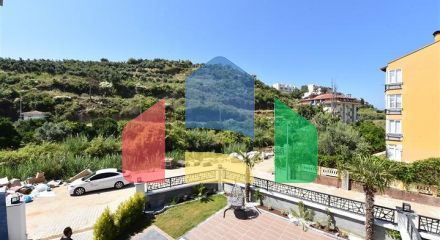 Вілла з басейном в районі Авсаллар