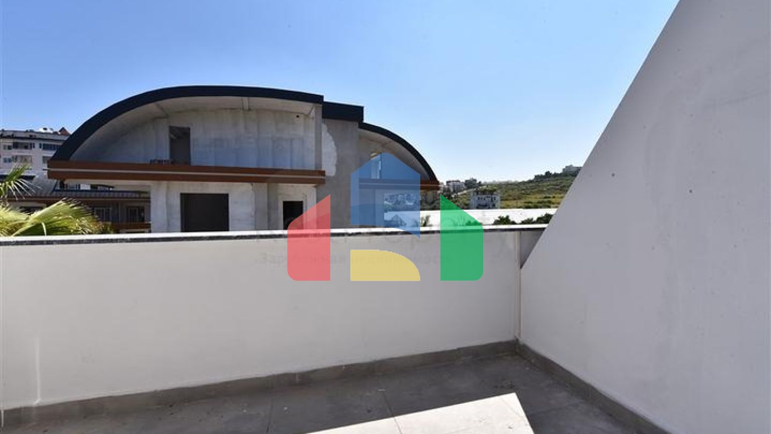 Вілла з басейном в районі Авсаллар