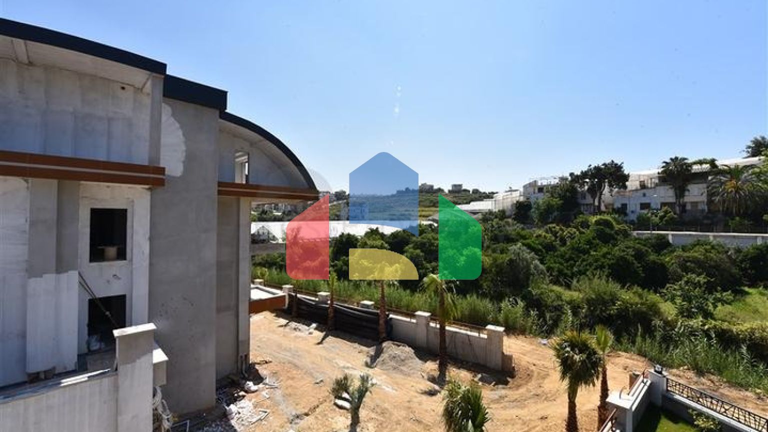 Вілла з басейном в районі Авсаллар