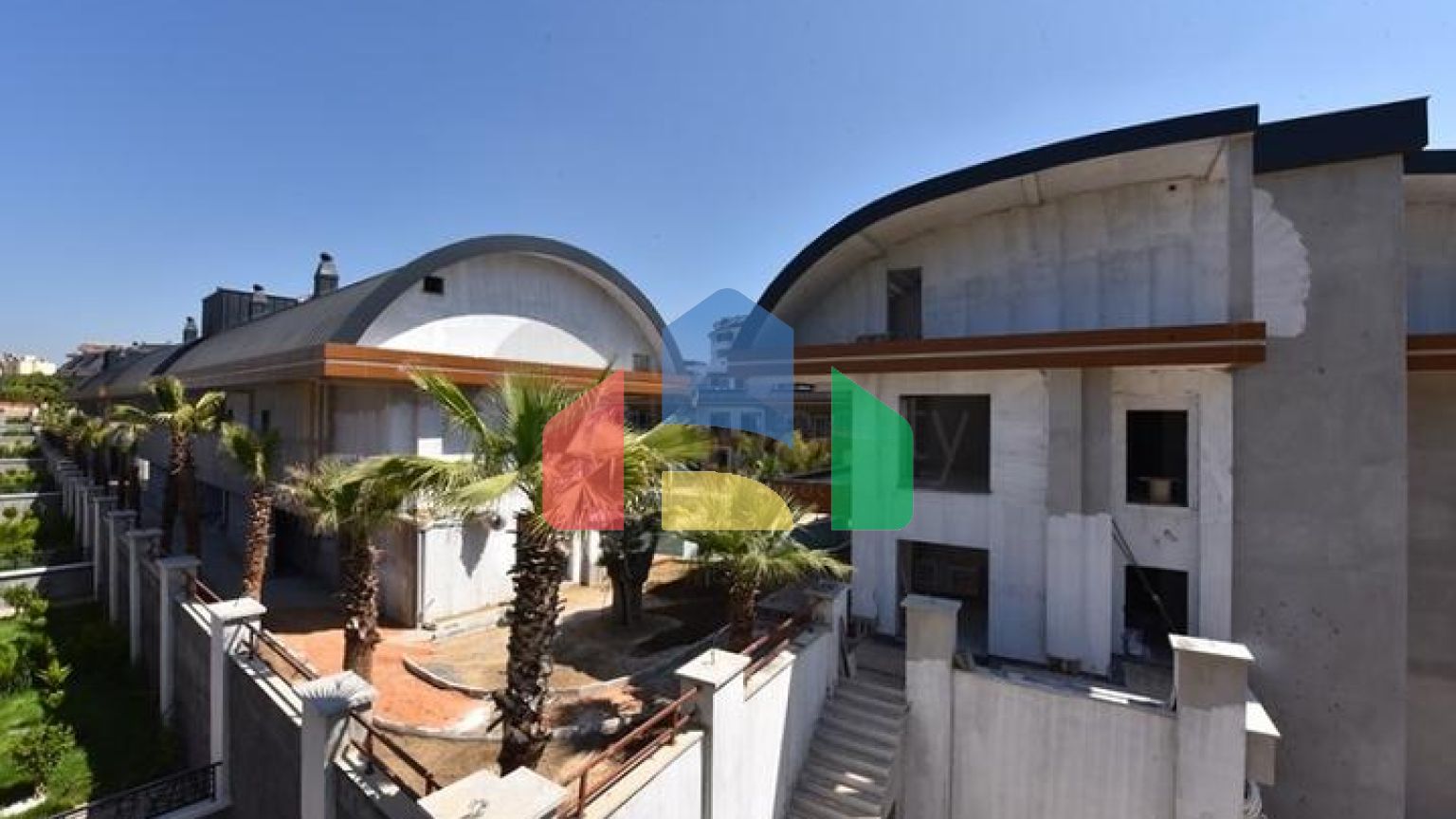 Вілла з басейном в районі Авсаллар