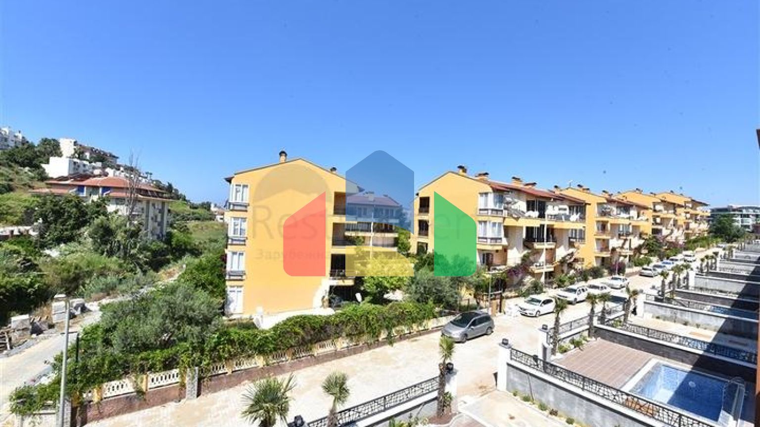 Вілла з басейном в районі Авсаллар