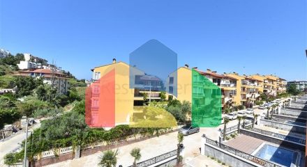 Вілла з басейном в районі Авсаллар