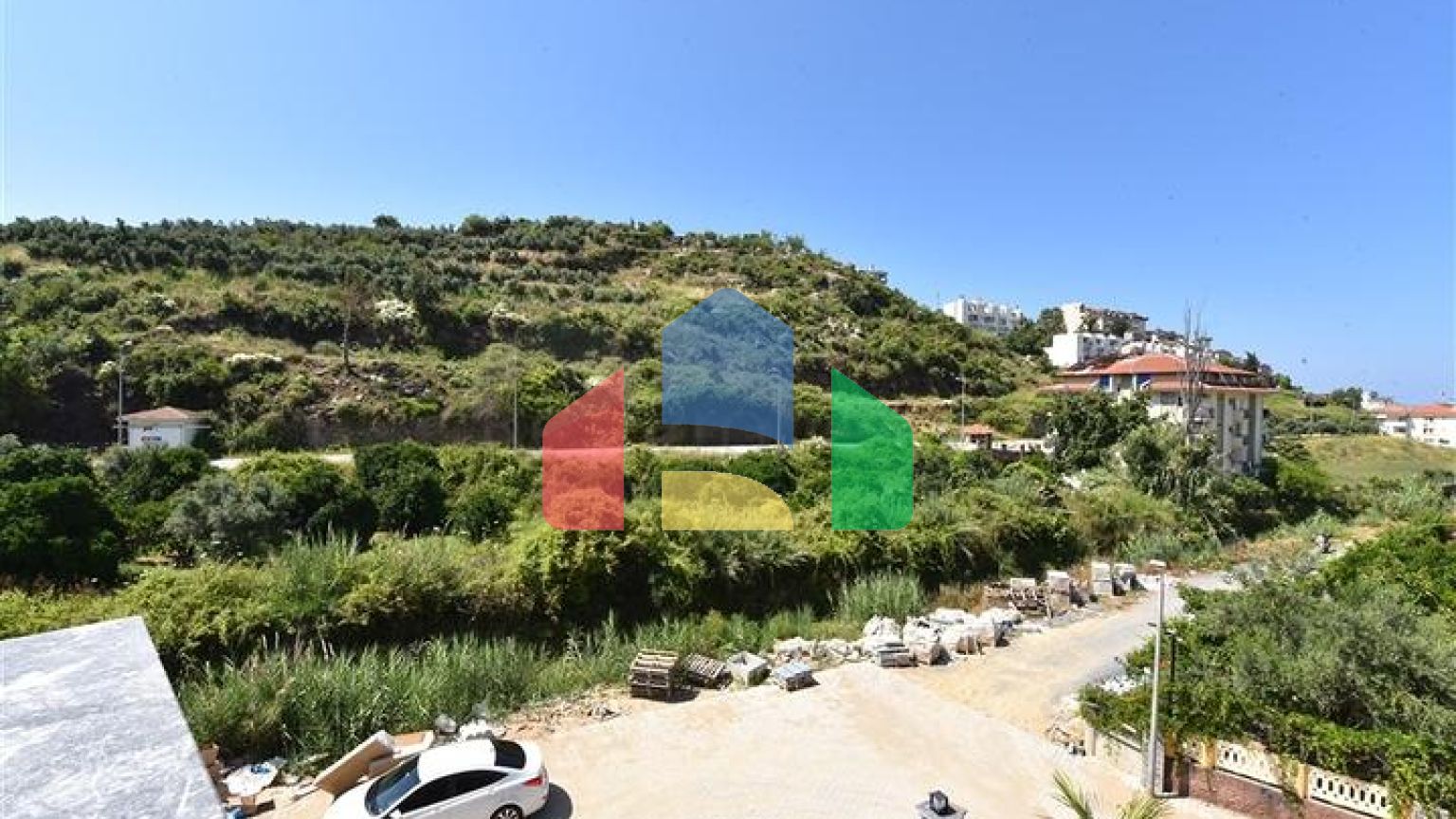 Вілла з басейном в районі Авсаллар