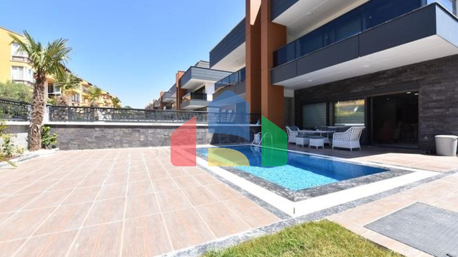 Вілла з басейном в районі Авсаллар