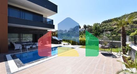 Вілла з басейном в районі Авсаллар