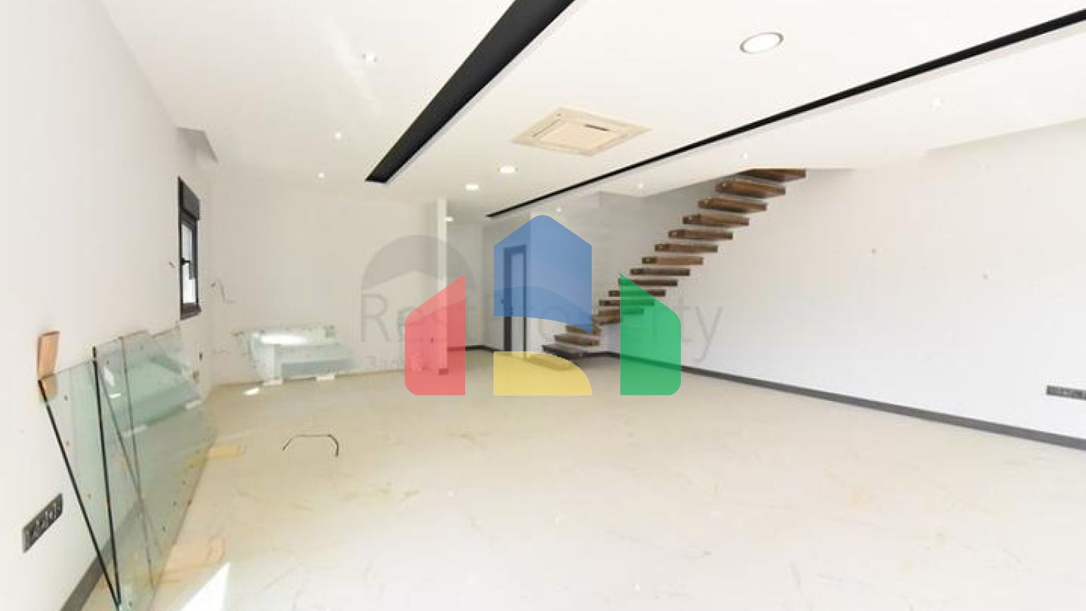 Вілла з басейном в районі Авсаллар