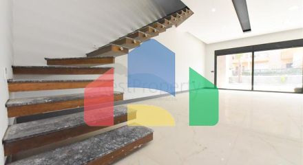 Вілла з басейном в районі Авсаллар