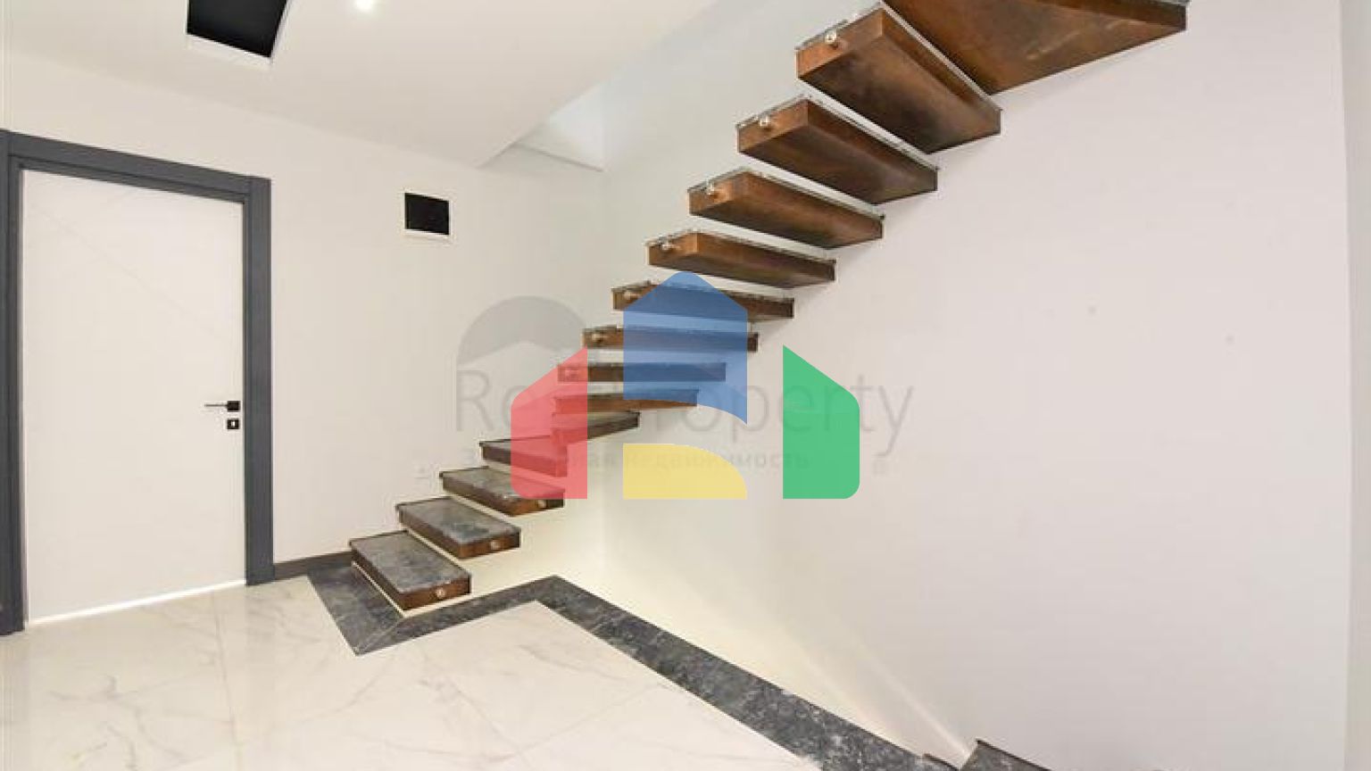 Вілла з басейном в районі Авсаллар